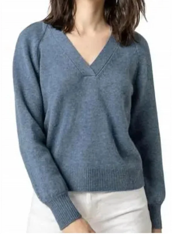 Wide Trim V-Neck Sweater In Blue